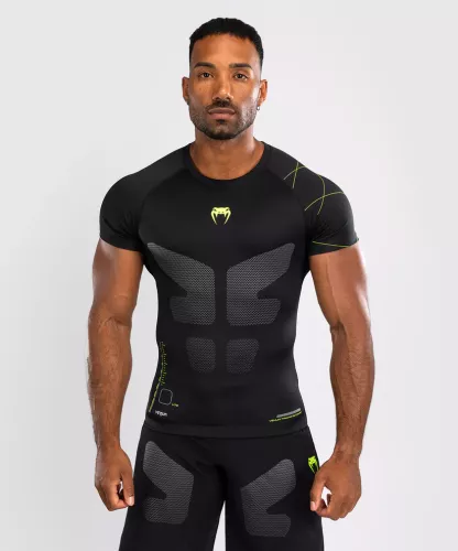 VENUM: TRAINING CAMP 4.0 SHORT SLEEVE RASHGUARD - BLACK/NEON GREEN