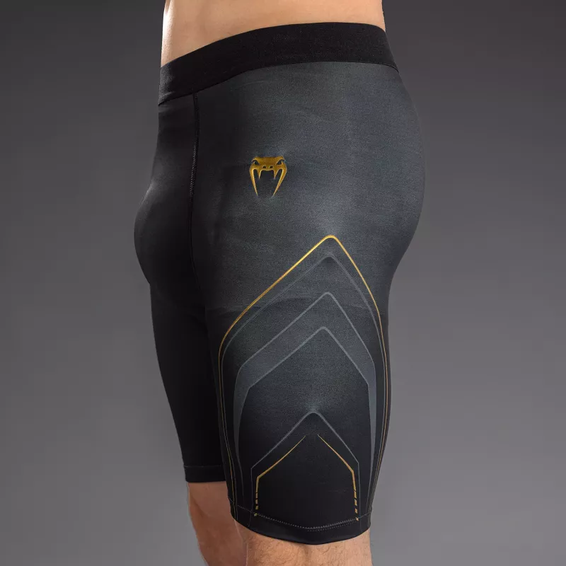 VENUM: STREAMLINE VALE TUDO SHORTS - SVART / GULD