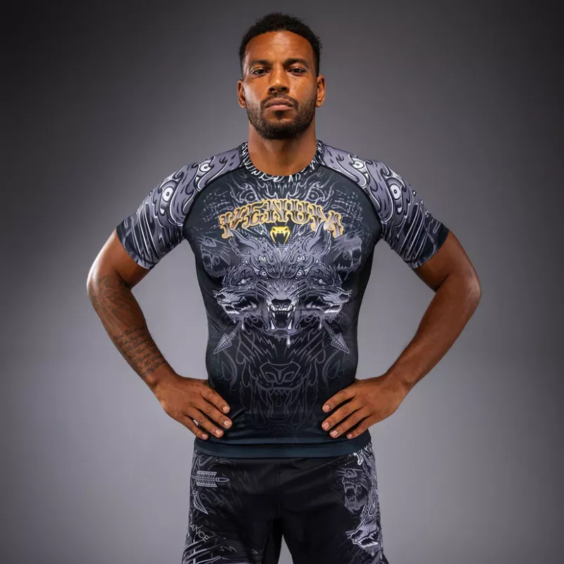 VENUM: WOLF ATAK SHORTS SLEEVE RASHGUARD - SVART/GRÅ