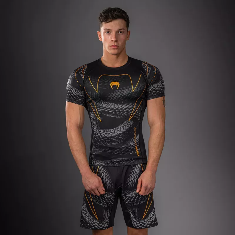 VENUM: MATUPA SHORT SLEEVE RASHGUARD - SVART/GRÅ/GULD
