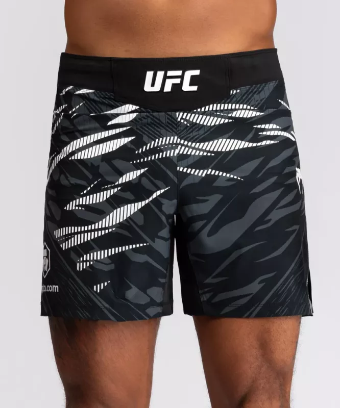 VENUM: UFC FUSION AUTHENTIC FIGHT NIGHT MEN'S FIGHT SHORTS- KORT FIT - SVART