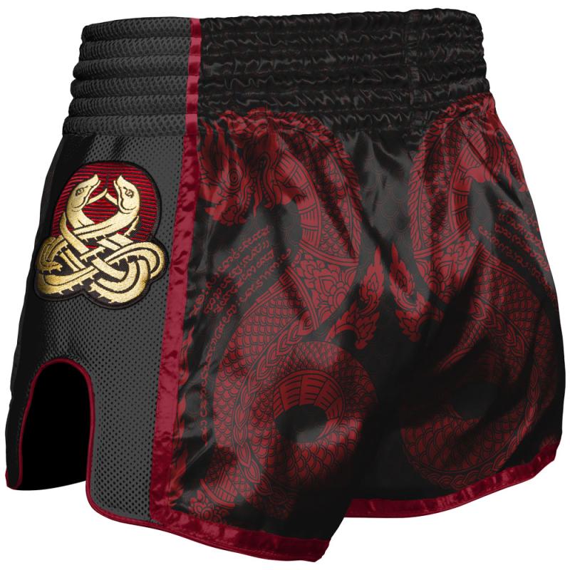 8 WEAPONS: SAK YANT NAGA MUAY THAI SHORTS - SVART/RÖD