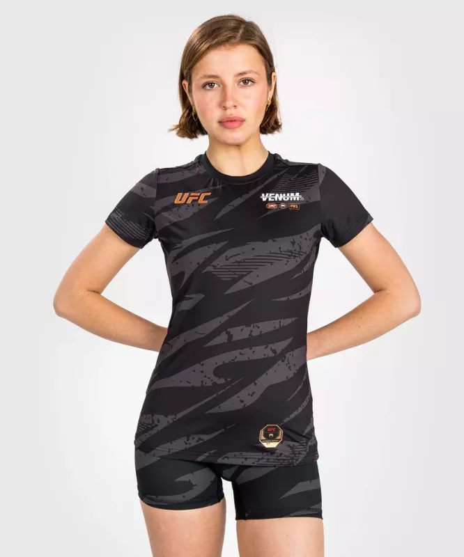 VENUM: UFC ADRENALINE FIGHT WEEK DRY-TECH T-SHIRT FÖR KVINNOR - URBAN CAMO