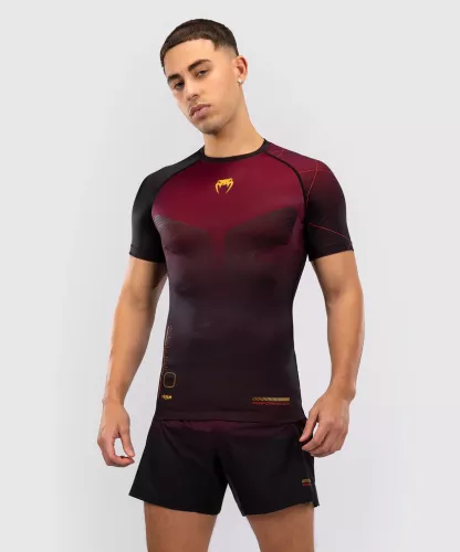 VENUM: TACTICAL XT KORTÄRMAD RASHGUARD - SVART/VINRÖD/GULD