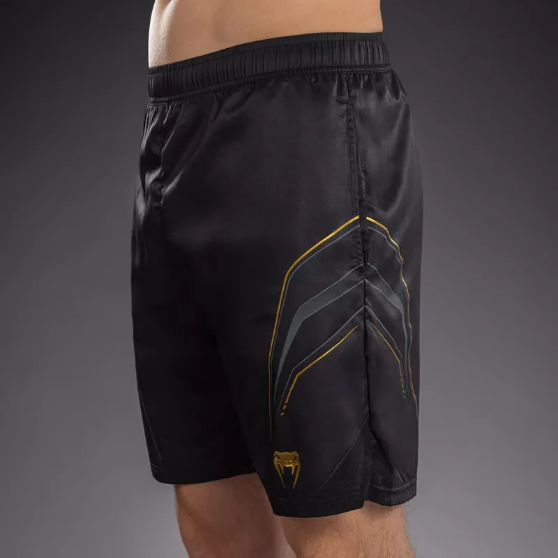 VENUM: STREAMLINE TRAINING SHORTS - SVART / GULD