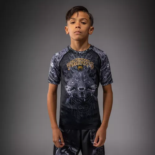 VENUM: WOLF ATAK KIDS SHORT SLEEVE RASHGUARD - SVART/GRÅ