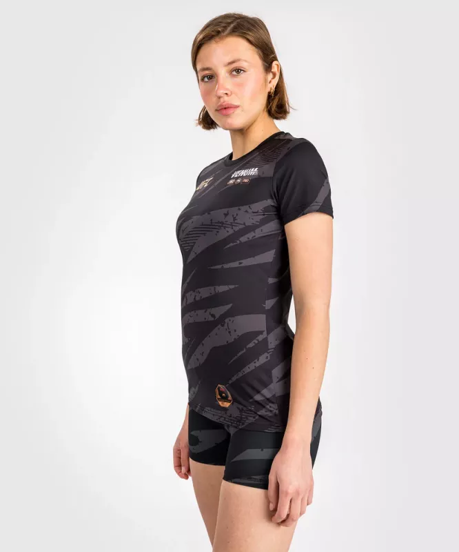 VENUM: UFC ADRENALINE FIGHT WEEK DRY-TECH T-SHIRT FÖR KVINNOR - URBAN CAMO