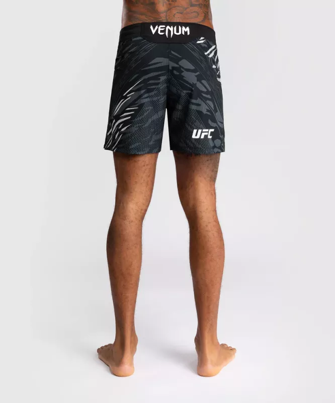 VENUM: UFC FUSION AUTHENTIC FIGHT NIGHT MEN'S FIGHT SHORTS- KORT FIT - SVART