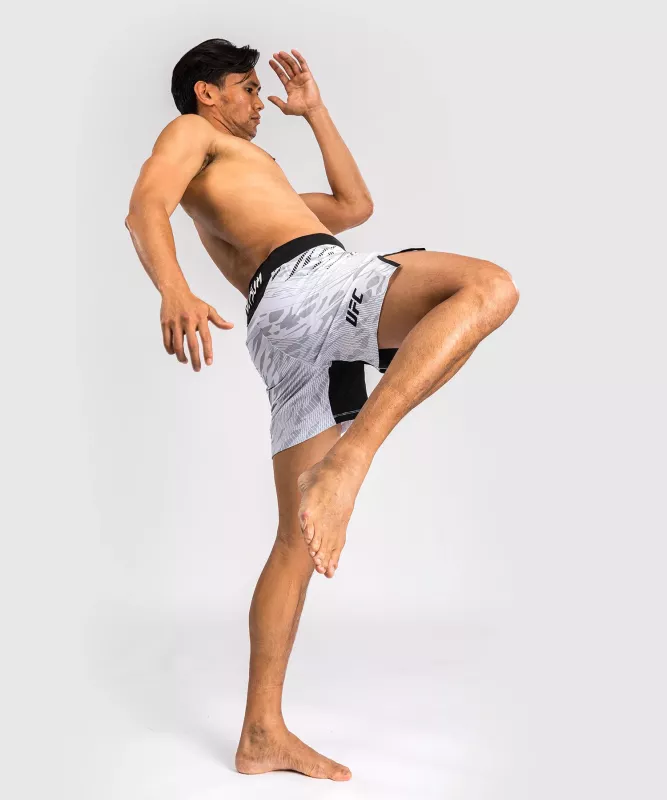 VENUM: UFC FUSION AUTHENTIC FIGHT NIGHT MEN'S FIGHT SHORTS- KORT FIT - VIT
