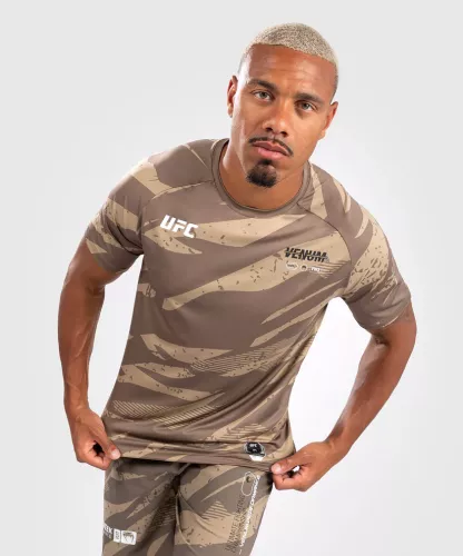 VENUM: UFC ADRENALINE FIGHT WEEK T-SHIRT DRY TECH - ÖKEN CAMO