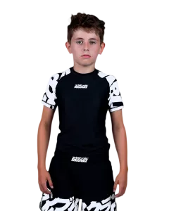 SCRAMBLE: BAKA KIDS RASHGUARD - SVART/VIT