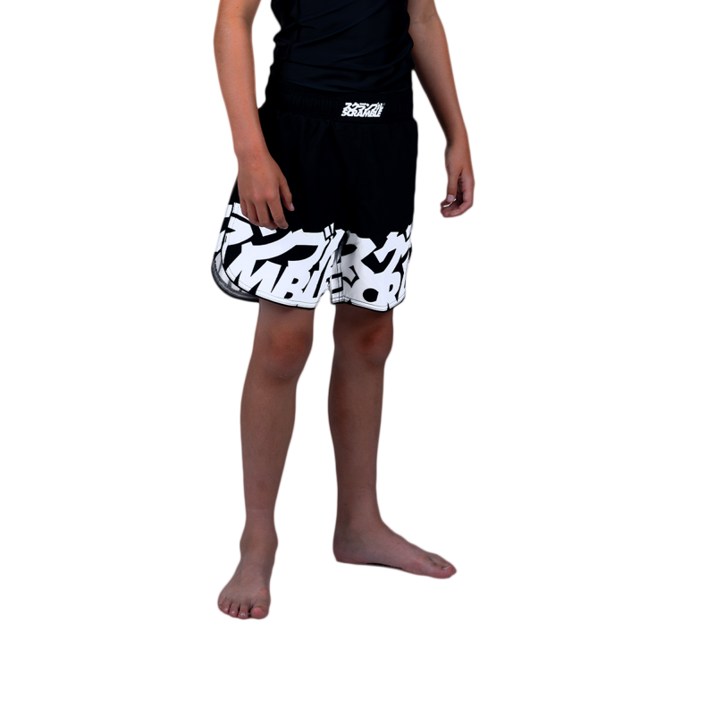 SCRAMBLE: BAKA KIDS SHORTS - SVART