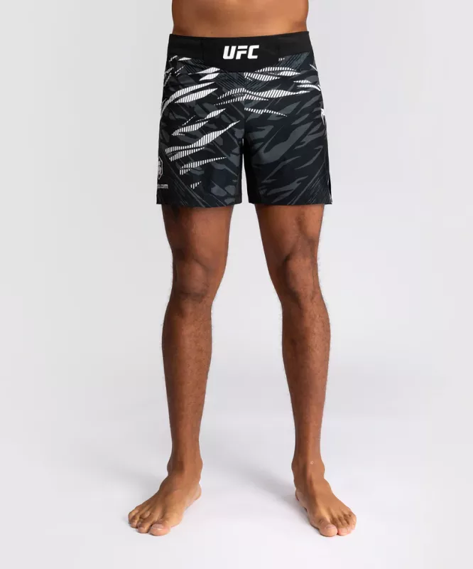 VENUM: UFC FUSION AUTHENTIC FIGHT NIGHT MEN'S FIGHT SHORTS- KORT FIT - SVART