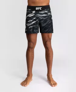 VENUM: UFC FUSION AUTHENTIC FIGHT NIGHT MEN'S FIGHT SHORTS- KORT FIT - SVART
