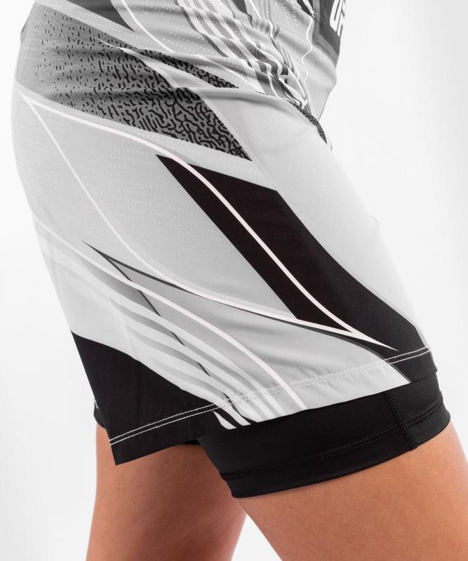 VENUM: UFC AUTHENTIC FIGHT NIGHT WOMEN'S SHORTS - LÅNG FIT - VIT
