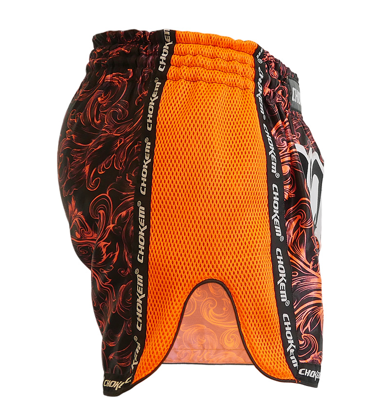 CHOKEM: NAK MUAY THAIBOXNINGSSHORTS - SVART/ORANGE