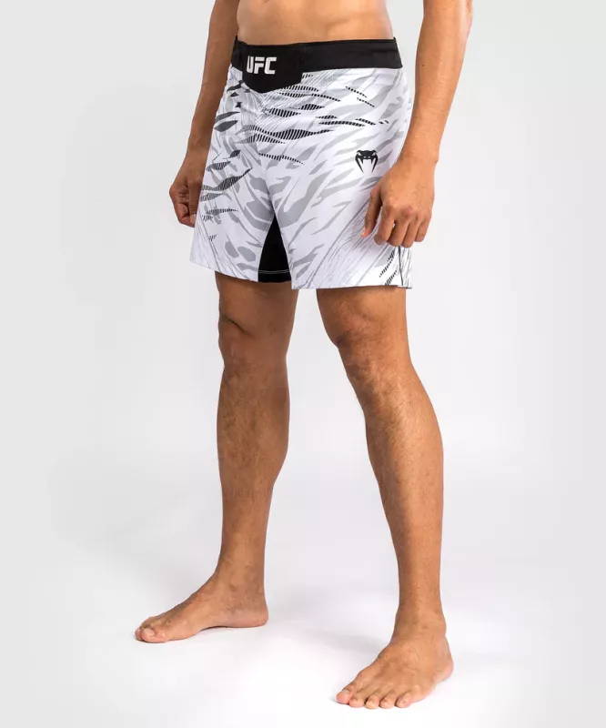 VENUM: UFC FUSION AUTHENTIC FIGHT NIGHT MEN'S FIGHT SHORTS- KORT FIT - VIT