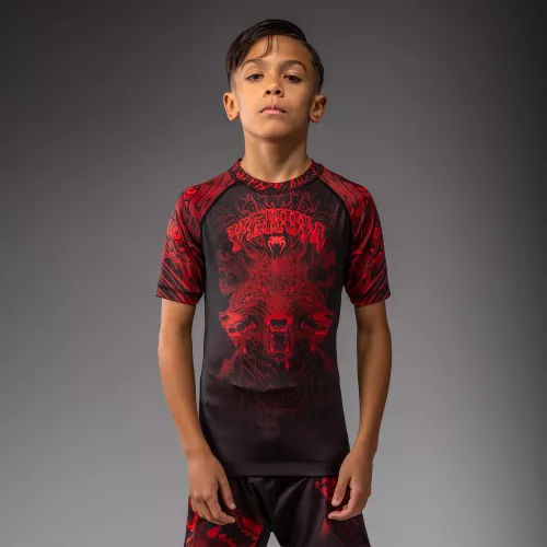 VENUM: WOLF ATAK KIDS SHORT SLEEVE RASHGUARD - SVART/RÖD