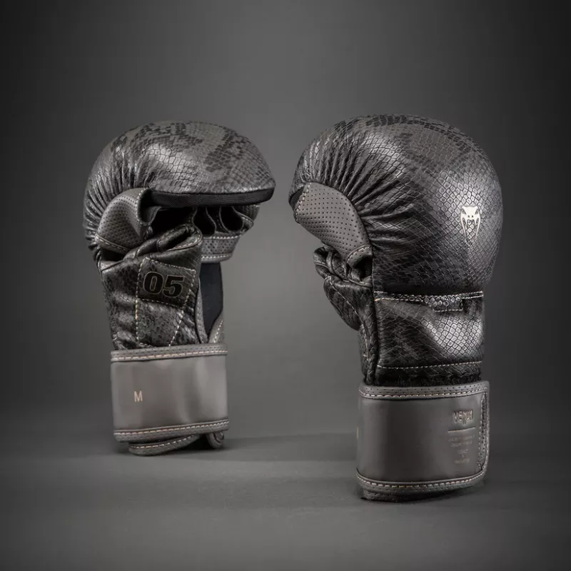 VENUM: IMPACT EVO SCALES MMA SPARRING GLOVES - MÖRKGRÅ