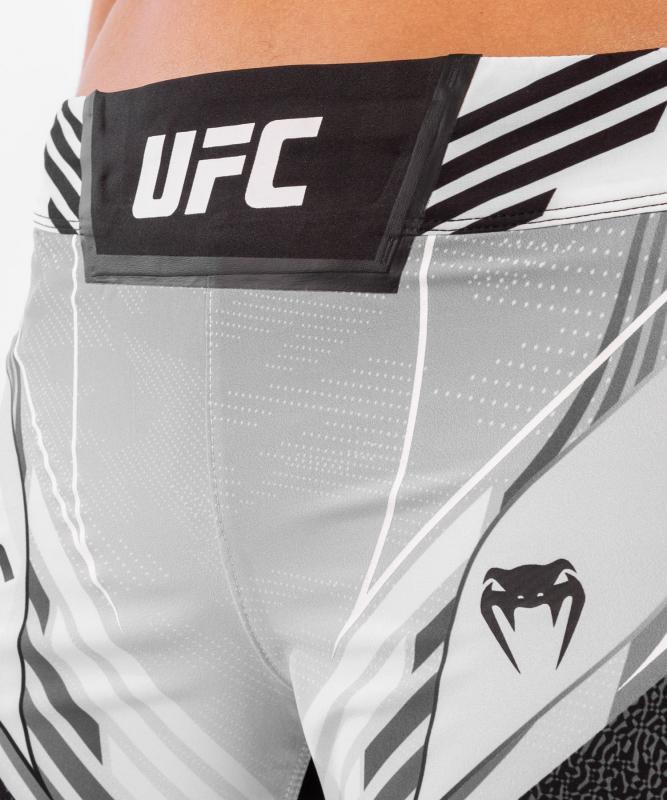 VENUM: UFC AUTHENTIC FIGHT NIGHT WOMEN'S SHORTS - LÅNG FIT - VIT