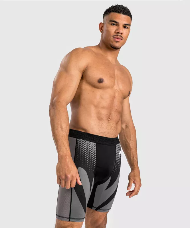 VENUM: ATTACK VALE TUDO SHORTS - SVART