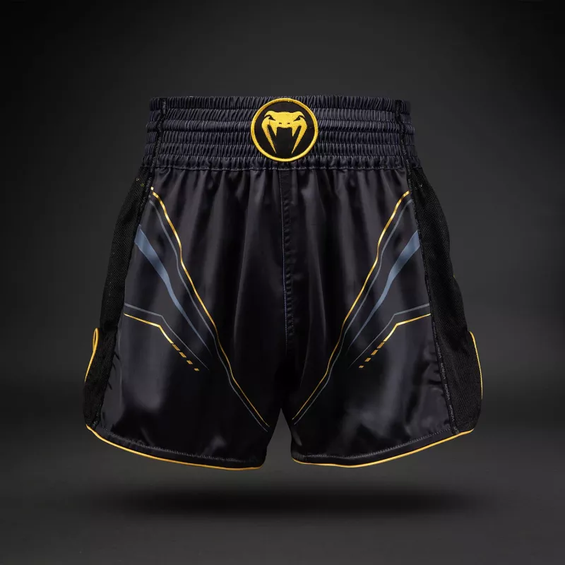 VENUM: STREAMLINE MUAY THAI SHORTS - SVART / GULD