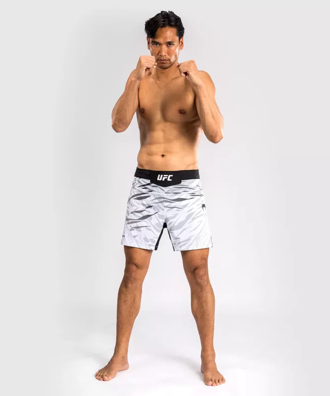 VENUM: UFC FUSION AUTHENTIC FIGHT NIGHT MEN'S FIGHT SHORTS- KORT FIT - VIT