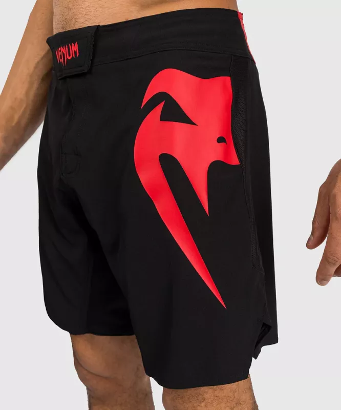 VENUM: LIGHT 5.0 FIGHT SHORTS - SVART/RÖD