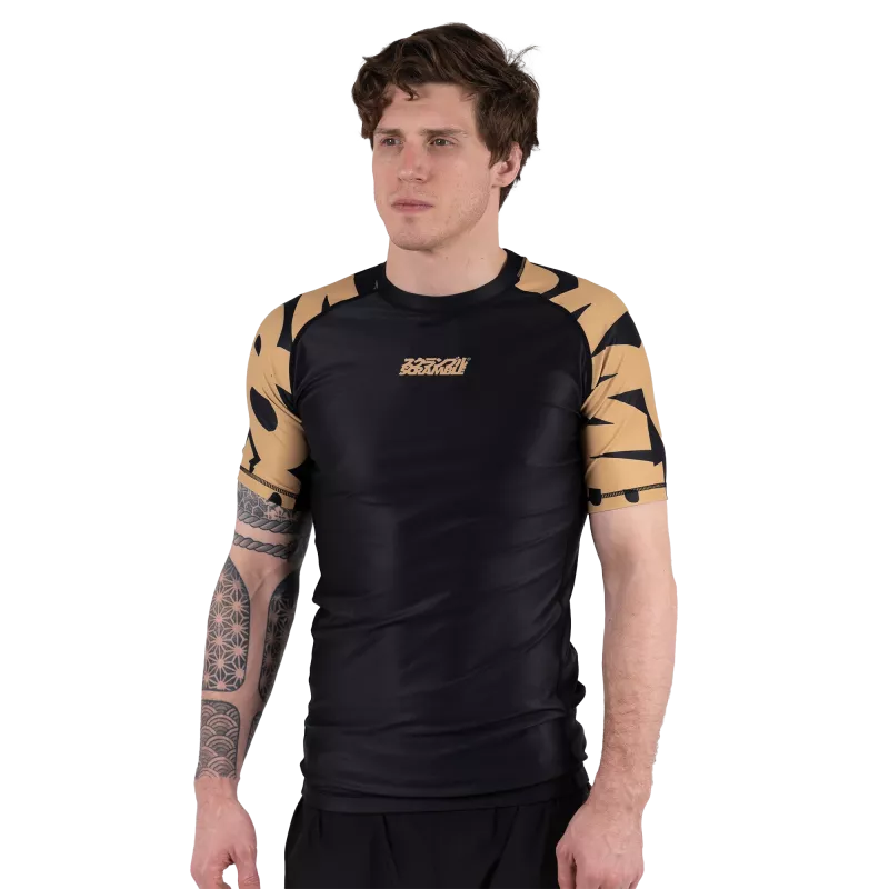 SCRAMBLE: BAKA RASHGUARD - SVART/GULD