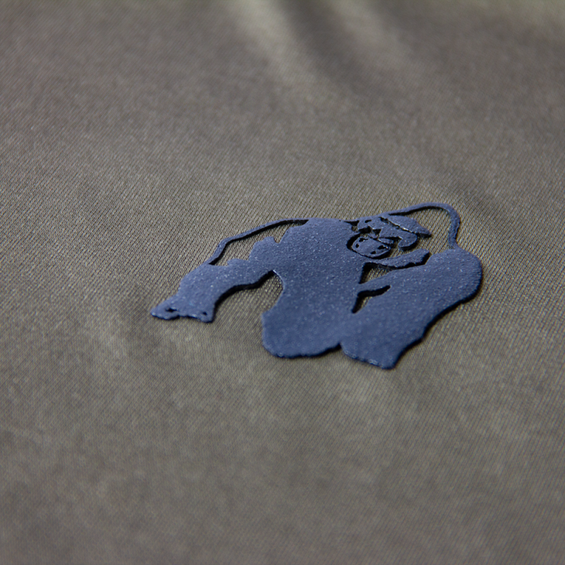 GORILLA WEAR: PERFORMANCE T-SHIRT - ARMY GRÖN