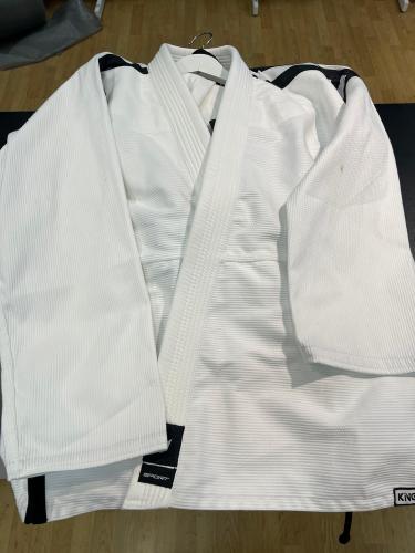 KINGZ: SPORT 2.0 JIU JITSU GI - VIT - OUTLET