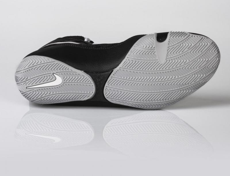 NIKE: MACHOMAI 2 BOXNINGSSKOR - SVART/VIT/GRÅ