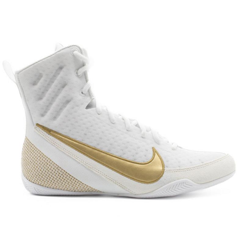 NIKE: MACHOMAI 3 BOXNINGSSKOR VIT/GULD