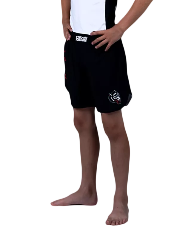 SCRAMBLE: OKAMI KIDS SHORTS - SVART