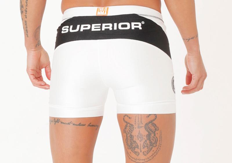 SUPERIOR WEAR: WOMENS FIGHTSHORTS - VIT/SVART