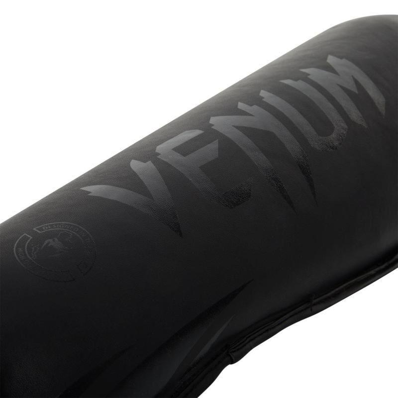 VENUM: CHALLENGER STANDUP BENSKYDD - SVART/SVART