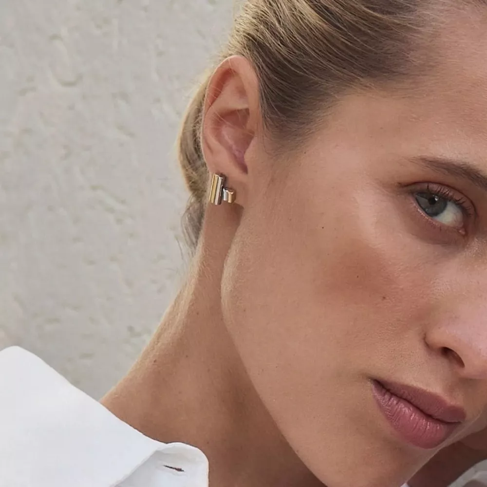 Akin Studs L Gold Steel