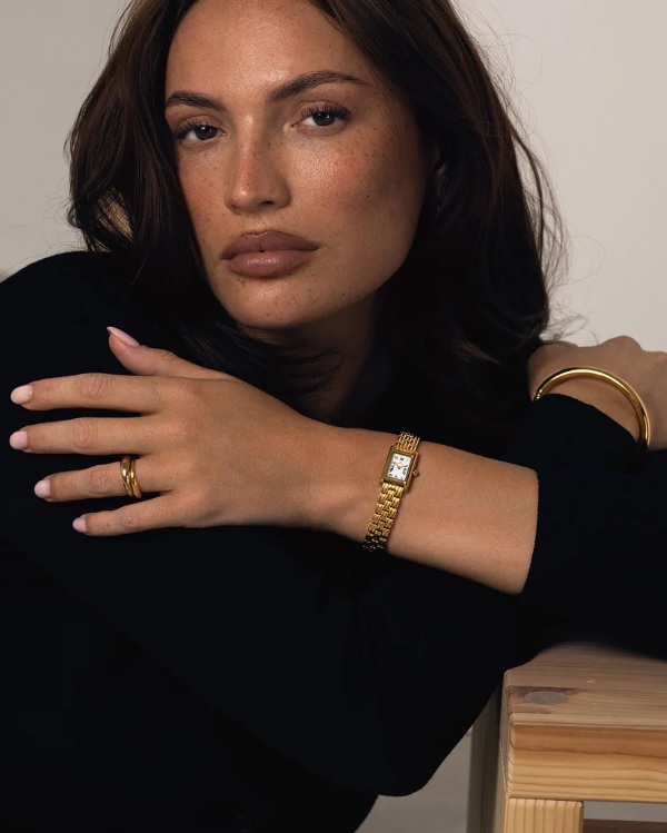 TIMELESS Vintage petite gold watch