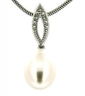 Hänge 18k 0,015ct w/p Pärla