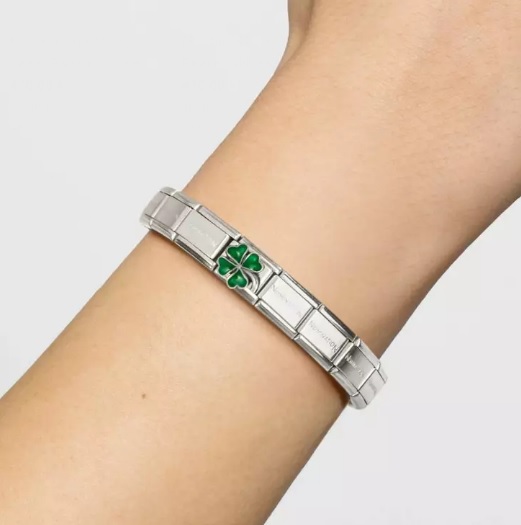 Classic green four-leaf clover