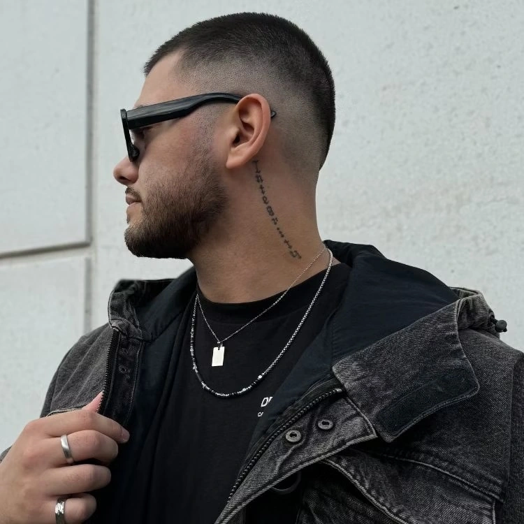 Necklace stål med mattad bricka