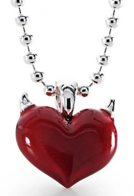 Hänge, rött hjärta med horn