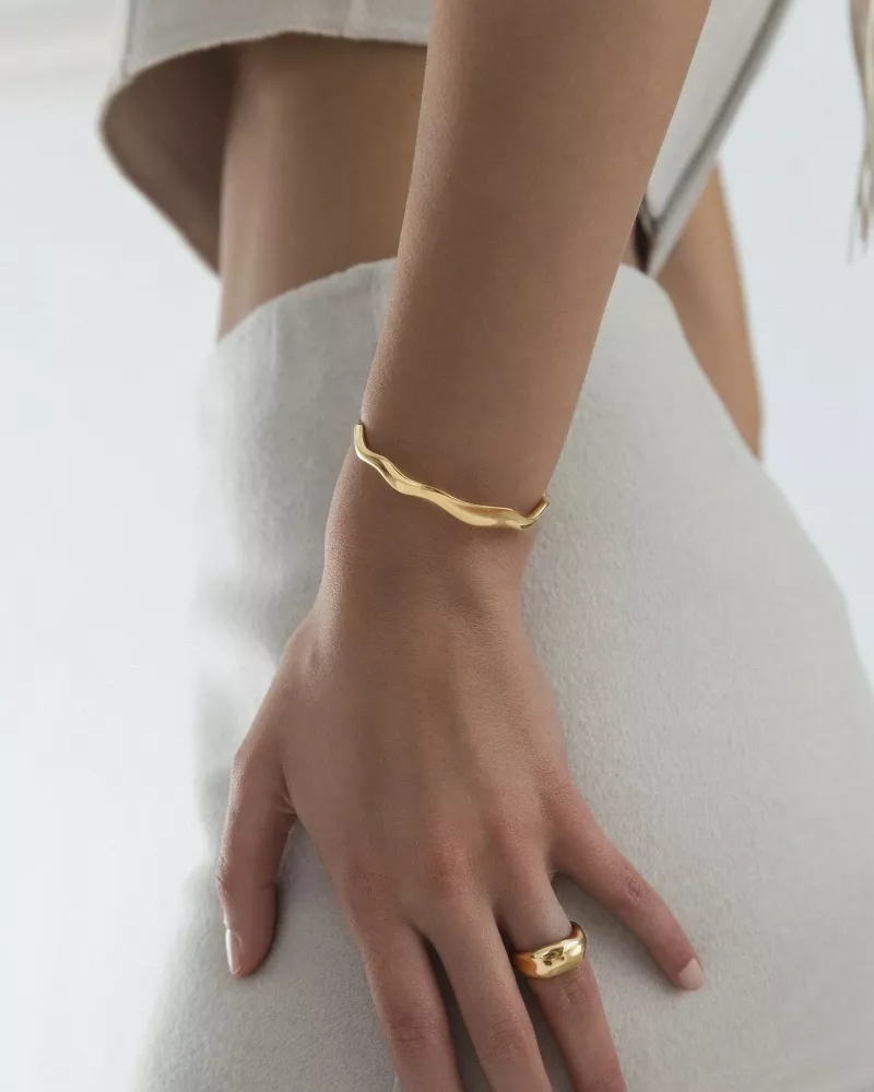 WAWY bolded cuff gold bracelet