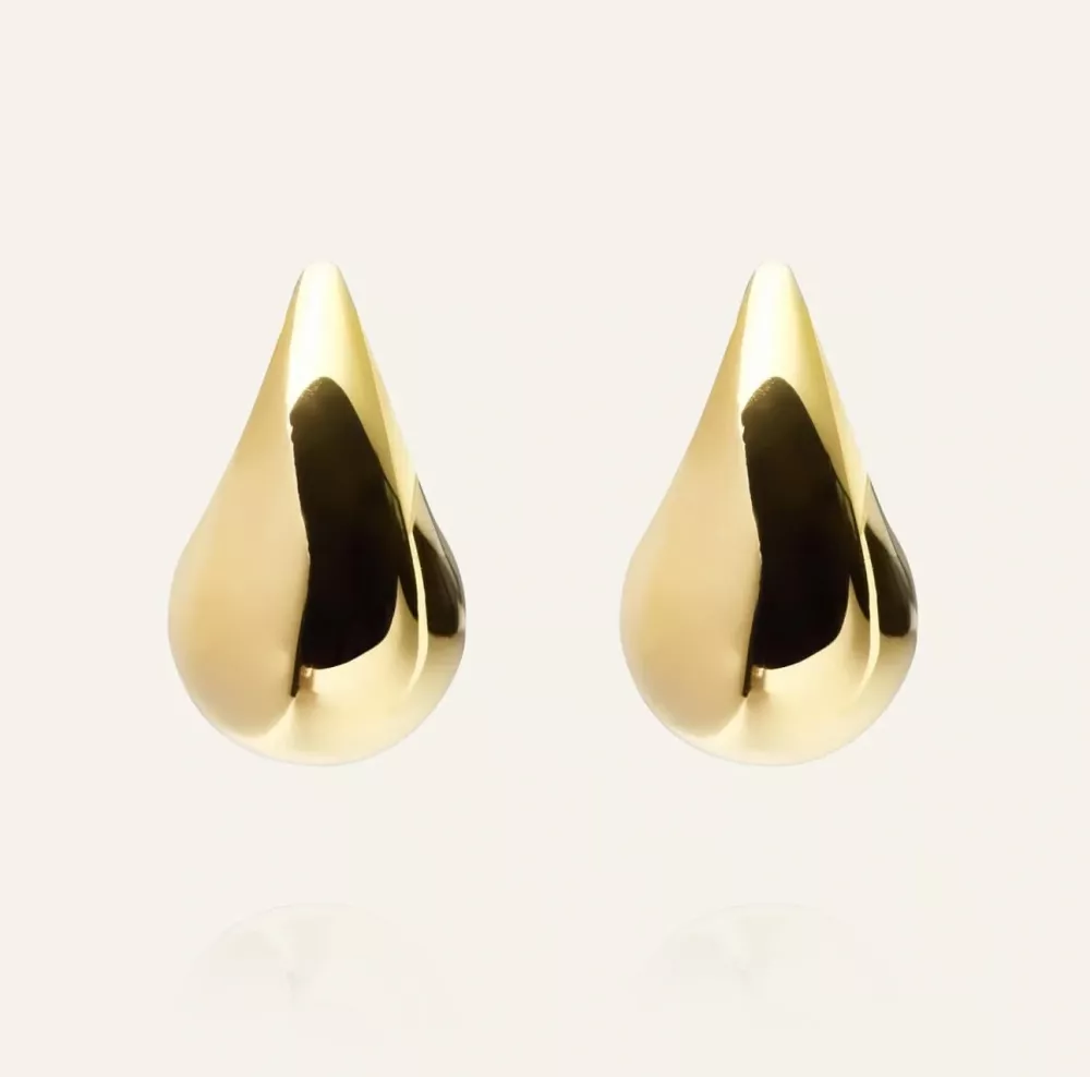 PLAIN daring small gold dupe earring