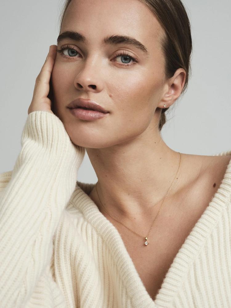 Jolie white necklace