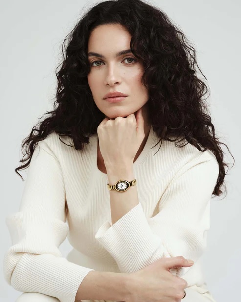 Belle oval watch gold