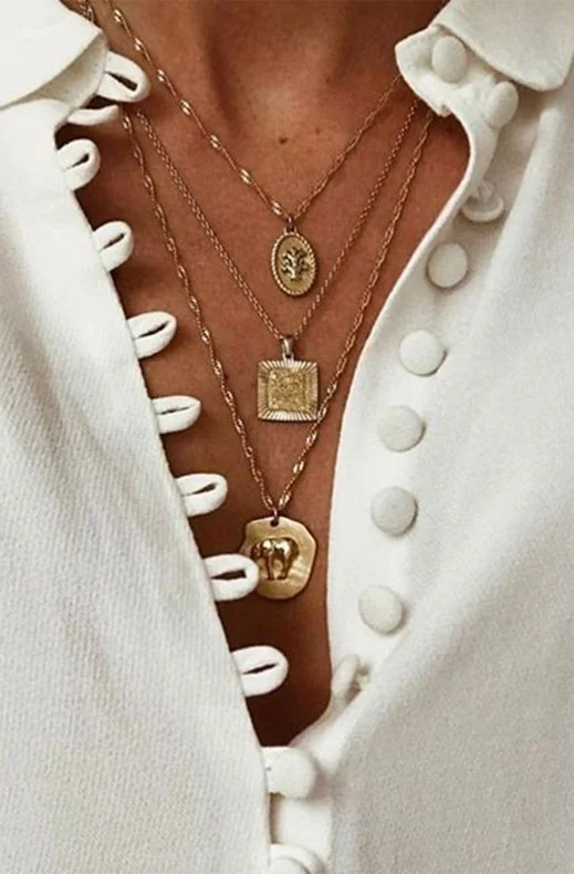 TWO Square pendant neck 45-50 gold