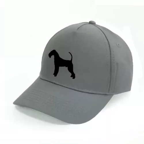 Keps med Airdaleterrier