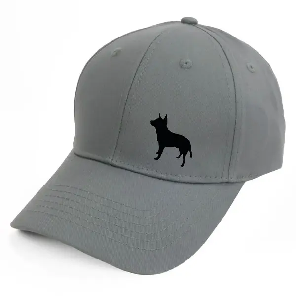 Keps med en Australian Cattledog