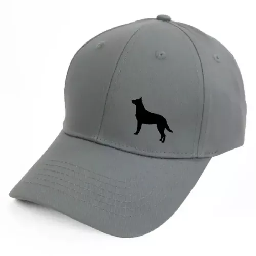 Keps med en Australian Kelpie